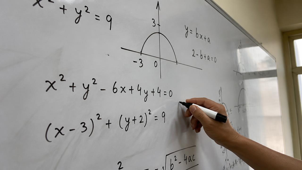 איך לומדים מתמטיקה נכון: אסטרטגיות שבאמת עובדות